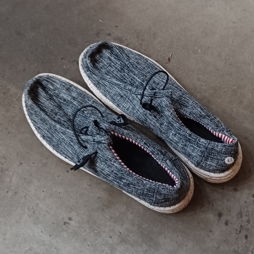 NWOT Men's Grey Slip On Shoes Size 10.5 - Picture 3 of 4